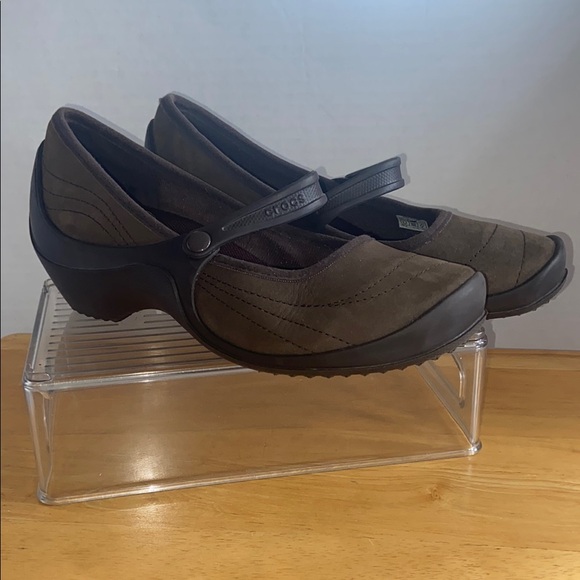 Crocs Women's Brown Mary Jane Wedge Shoes size 9 - Picture 1 of 4